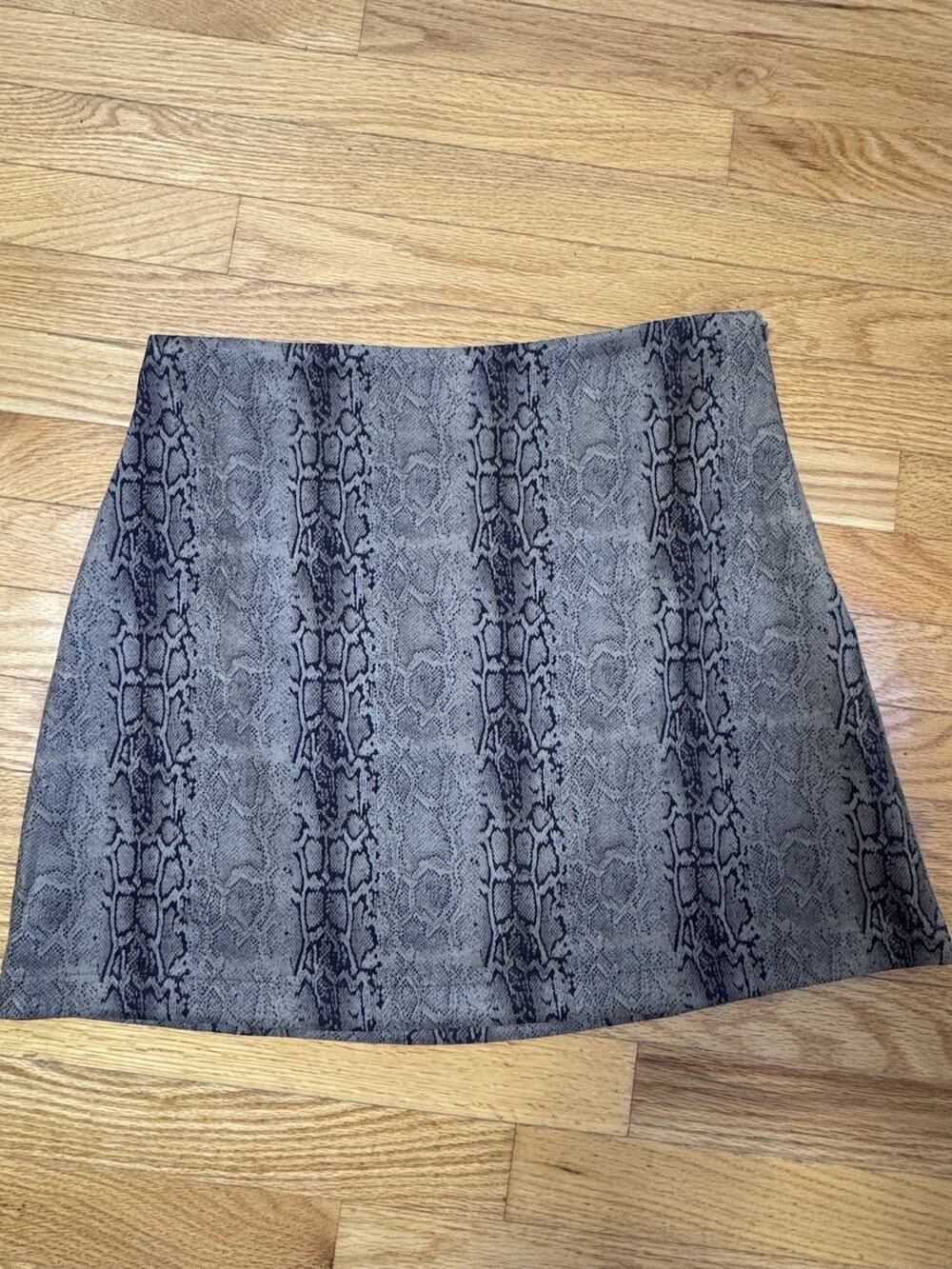 GILLI Women’s Snake Print Mini Skirt Size L NWT